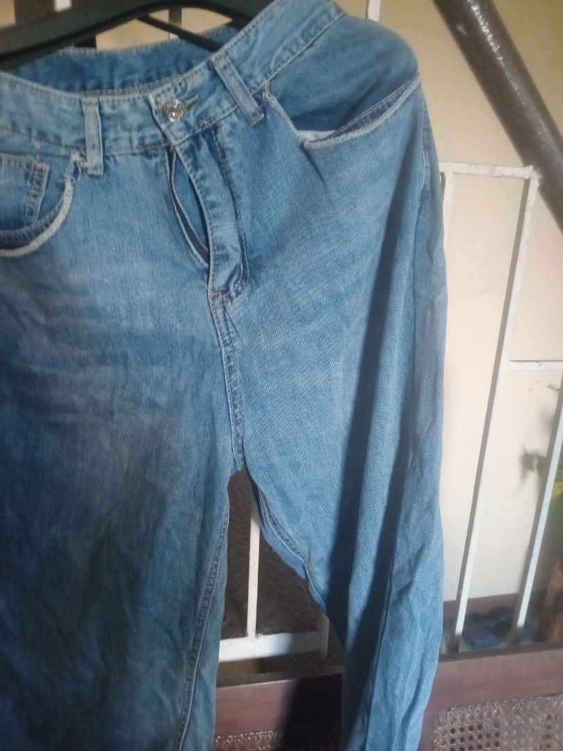 Denim pants medium size for your needs (Category: Activewear) located in Manila. Submitted by padillahe35291 (Listing ID 1467915427, Image 1). Description: medium long denim pants for your needs.