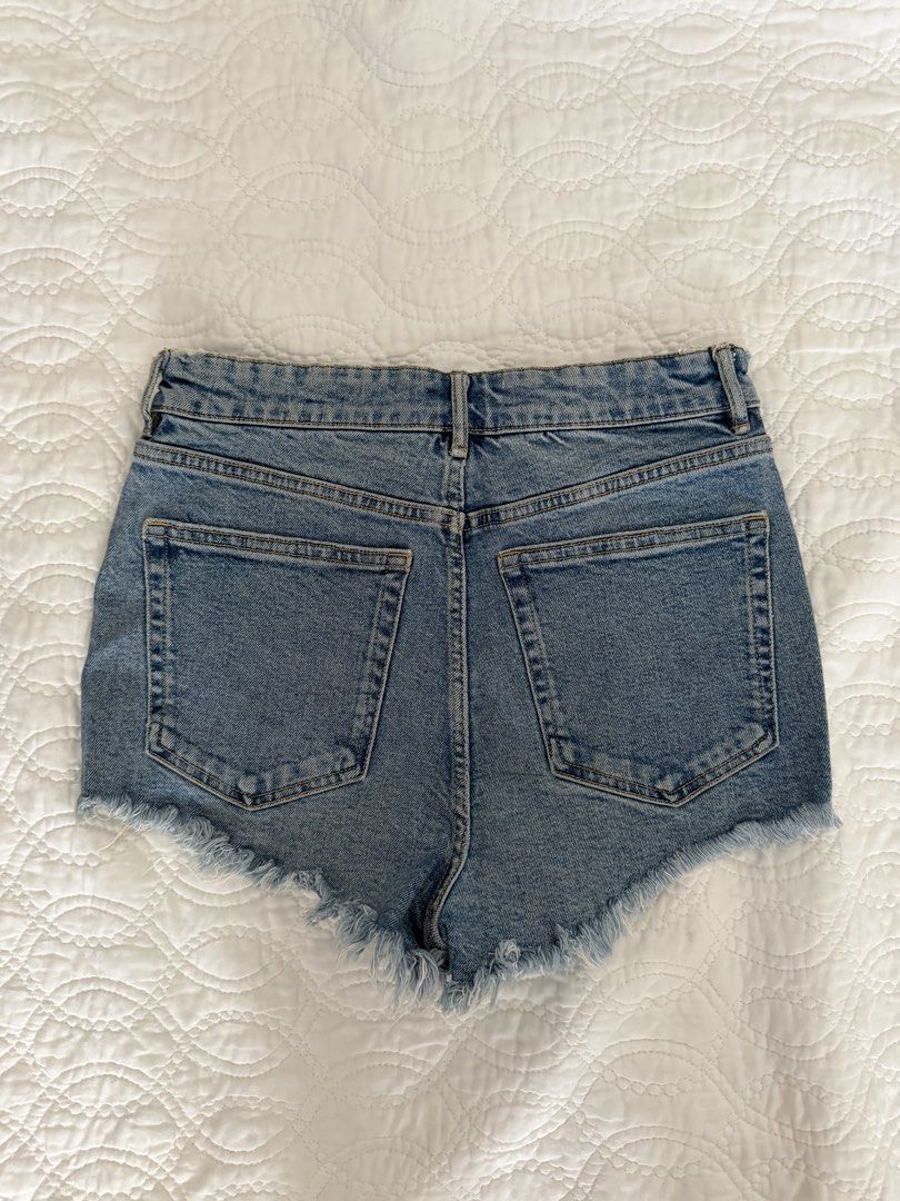 Denim Zara Mini Shorts (Category: Shorts) located in Quezon City. Submitted by kelangot (Listing ID 1467920552, Image 3). Description: Selling this item in great condition! Brand: zara Size: small Condition: worn only twice or thrice Color: denim RFS: decluttering 📦 Shipping: C/O buyer 💸 Payment: GCash, BPI, or GoTyme Feel free to message me for inquiries Strictly no cancellations, returns, or refunds. Happy shopping! ♡.
