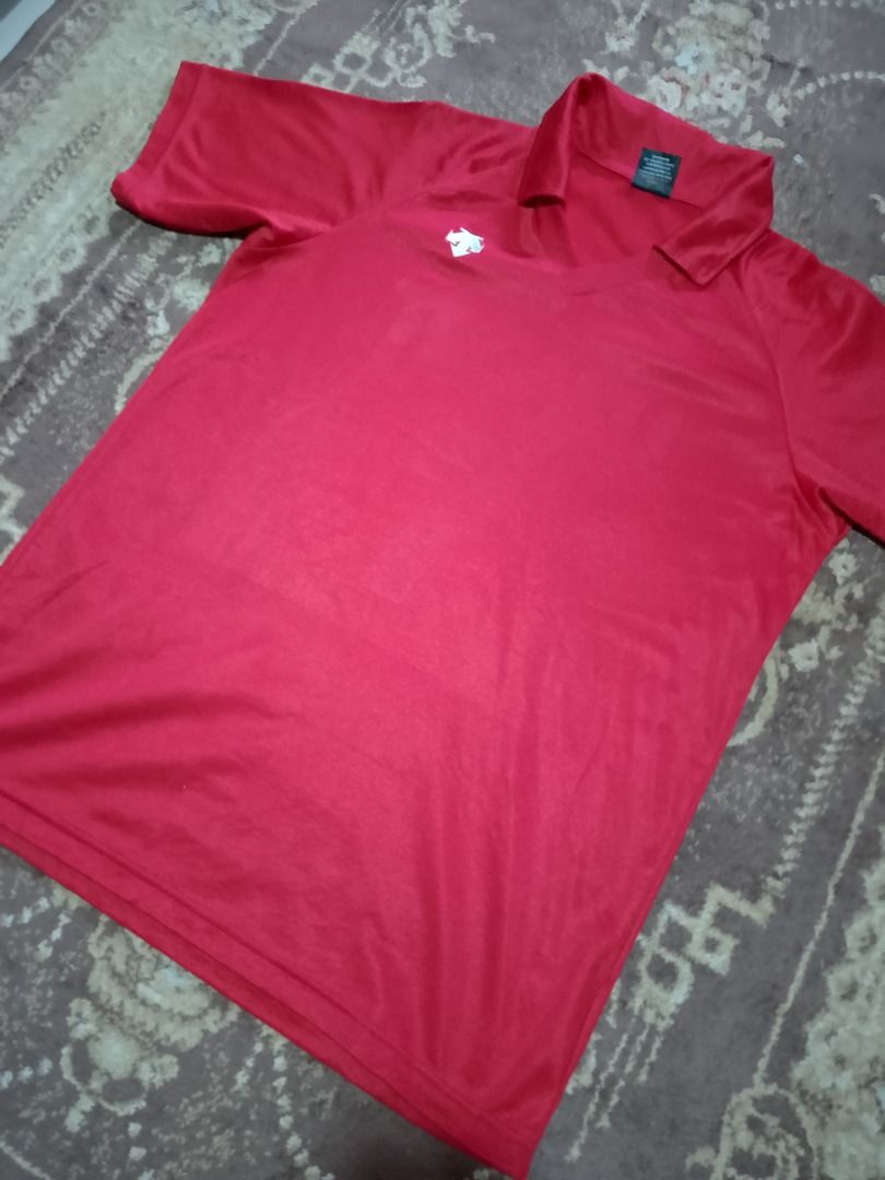 Descente Functional Sports System Red Polo Jersey (Category: Tshirts & Polo Shirts ) located in Bayombong. Submitted by daily10 (Listing ID 1467888251, Image 2). Description: - Brand: Descente (Functional Sports System) - Est Size: L - Dimensions: 21" x 27" - Shadow print at back - Color: Bright red with white chest logo - Style: V-neck polo, short sleeves - Material: Breathable athletic mesh-like fabric - Ideal for: Workouts, sports, or casual w