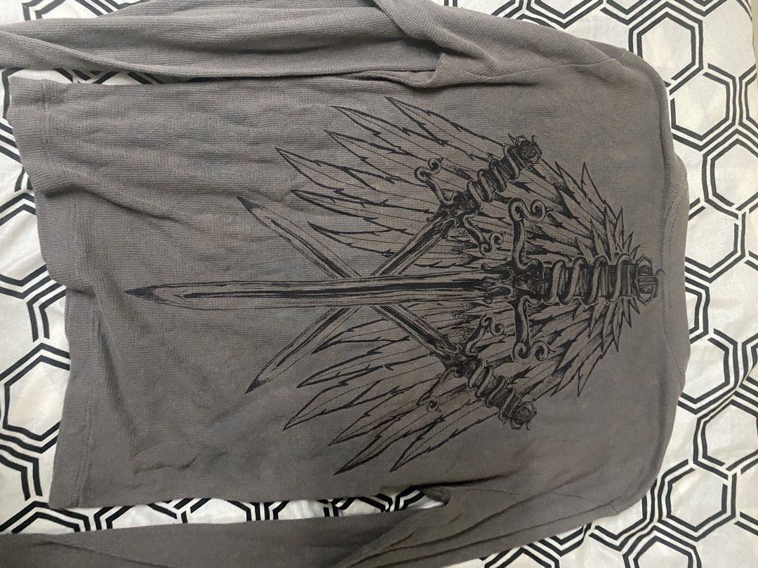 Destruction Thermal Sweater (Category: Tshirts & Polo Shirts ) located in Quezon City. Submitted by leobrbn (Listing ID 1468024865, Image 3). Description: dimes 19 27.