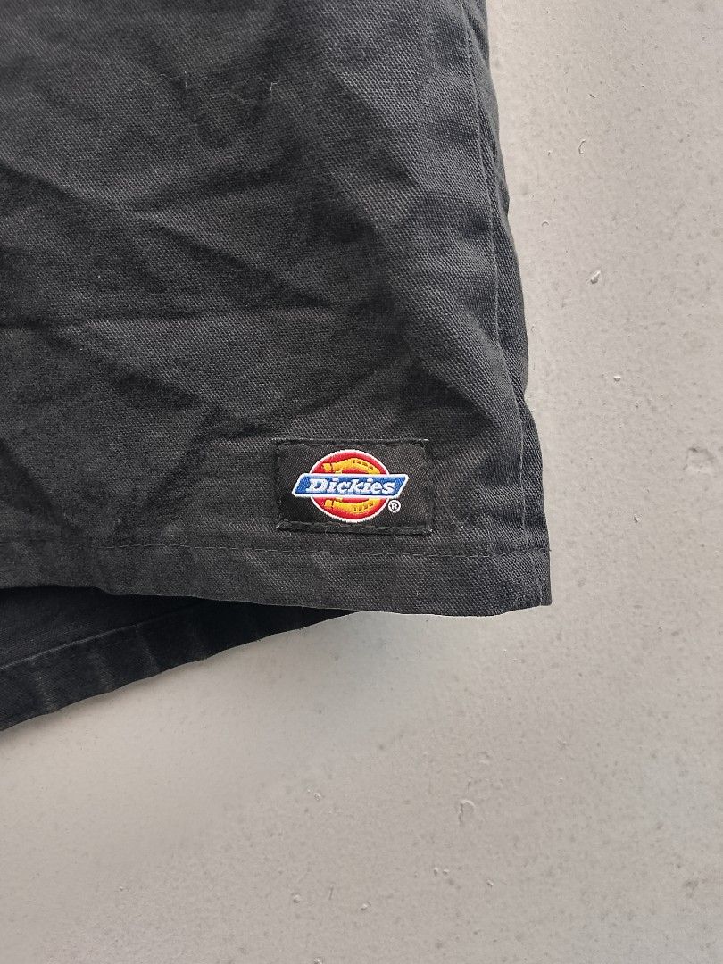 Dickies (Category: Shorts) located in Subic. Submitted by stealo (Listing ID 1467928397, Image 3). Description: Dickies Waist: 40 Length: 23 Leg Opening: 13.5 9 color rate Very good 450 J&T Gcash Olongapo City.