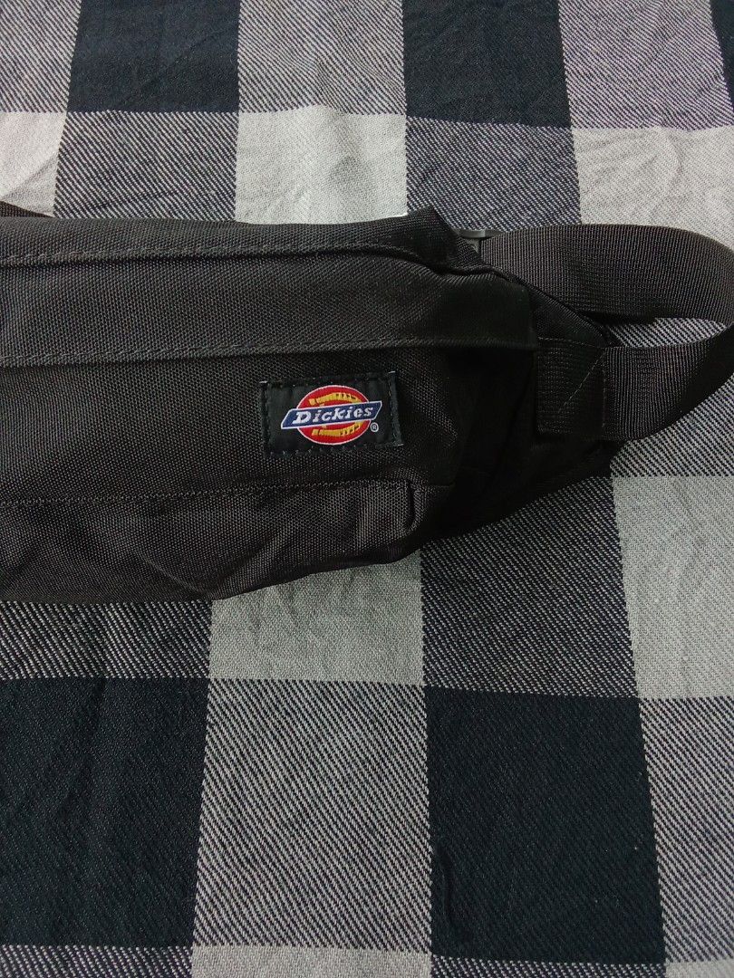 Dickies belt bag (Category: Belt bags, Clutches and Pouches) located in Polomolok. Submitted by timog_high_ice (Listing ID 1467879606, Image 2). Description: - Adjustable Strap - 2 Compartment - Large space inside (Minimal issue at buckle) -still Working Crispy condition ❤️.
