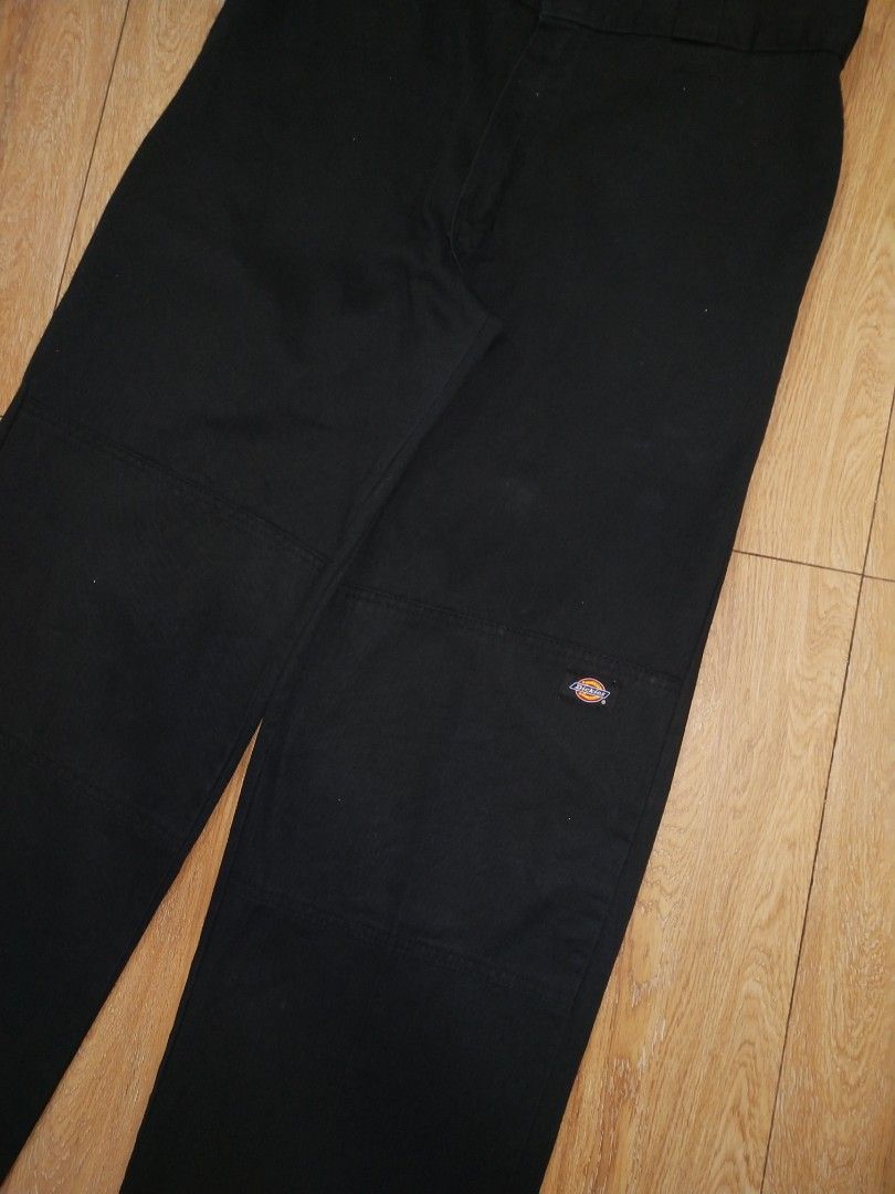 Dickies Double Knee Pants (Category: Chinos) located in Manila. Submitted by dodengricafort (Listing ID 1467896654, Image 2). Description: Dickies Double Knee Pants. waist 32X32 Length 41.5 Hem 10 color rate 9.5/10 excellent Condition. minor scratch on Hem but still good Condition. Php 1,300 + Shipping Fee Direct Message 📨 Molino Bacoor Cavite📍.