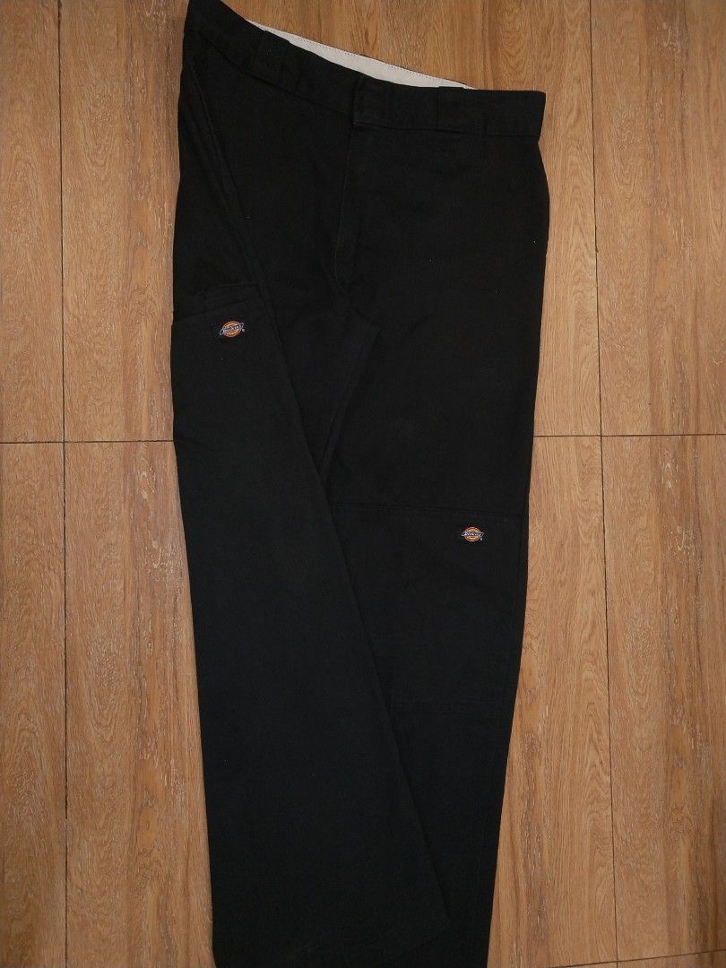 Dickies Double Knee Pants (Category: Chinos) located in Manila. Submitted by dodengricafort (Listing ID 1467896654, Image 3). Description: Dickies Double Knee Pants. waist 32X32 Length 41.5 Hem 10 color rate 9.5/10 excellent Condition. minor scratch on Hem but still good Condition. Php 1,300 + Shipping Fee Direct Message 📨 Molino Bacoor Cavite📍.