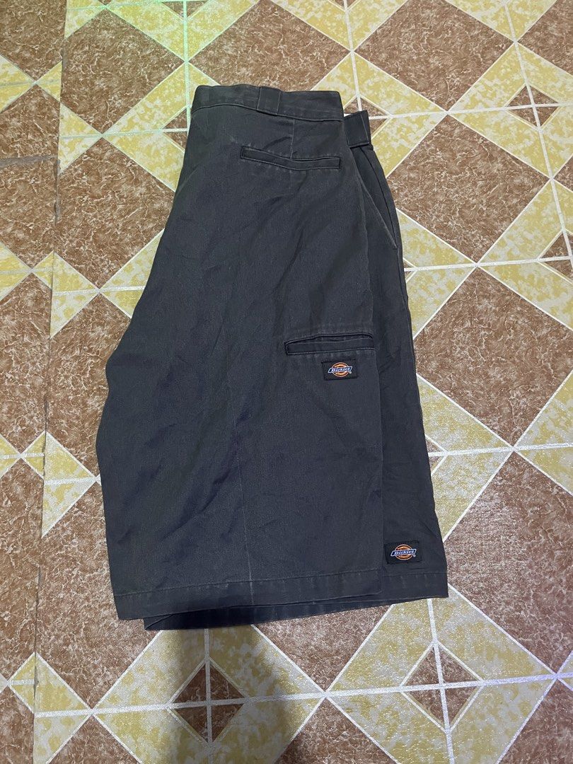Dickies double patch short (Category: Shorts) located in Gapan. Submitted by xxkaboom (Listing ID 1467880397, Image 1). Description: 36 width 27 length 13 hem Verygood condition 9/10 colorate Need wash fresh from us bale Nueva ecija loc.