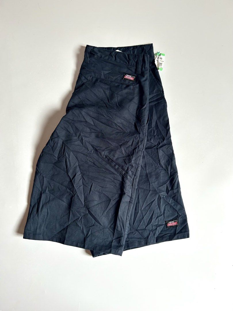 Dickies Double Patch Shorts (Category: Shorts) located in La Carlota. Submitted by jlcthriftfinds (Listing ID 1467933410, Image 1). Description: Dickies Double Patch Crispy Condition Size 34 No flaws 550 + sf Dm me.