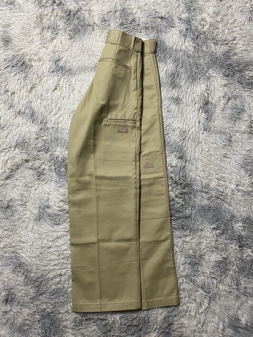 Dickies Loosefit Khaki Double knee and patch (Category: Activewear) located in Santa Rosa. Submitted by 415_thriftss (Listing ID 1468046310, Image 1). Description: Dickies Loosefit Double Knee Double Patch Khaki Pants ✅ Available - 30x30 On tag - Brandnew / Deadstock condition and super crispy 🔽DETAILS - Condition: 10/10 - Dimes: 30-32 Waist x 39 Length - Leg opening 10 - Color rate: 10/10 - Issue: None ———————————— 🏷️ M / Mine: 2000 + Shipping