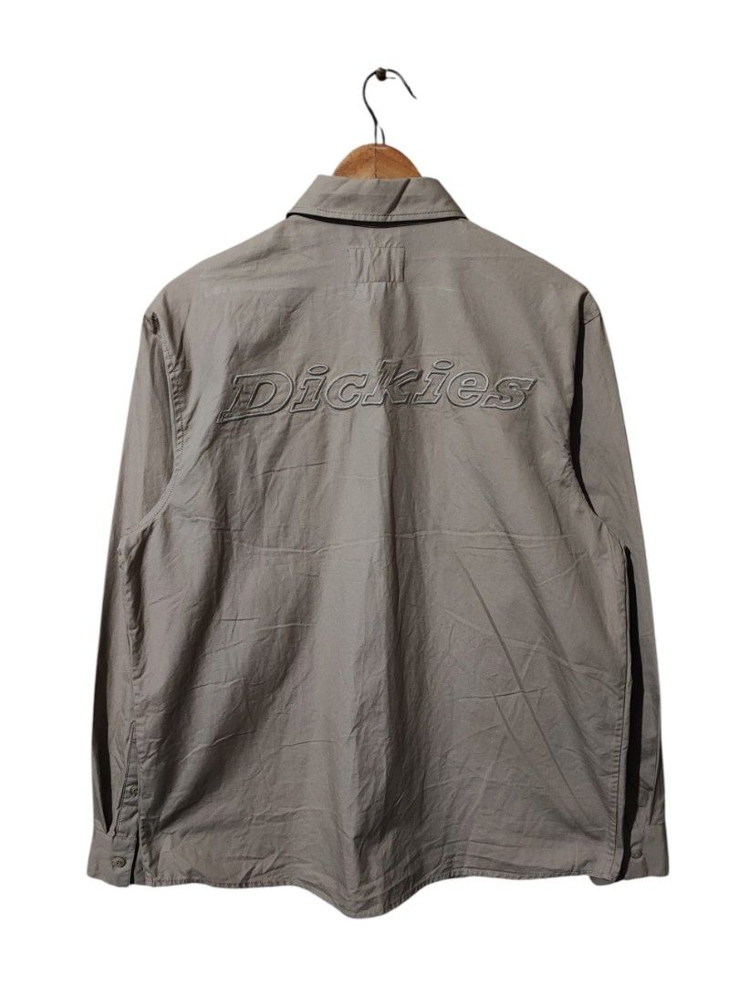 DICKIES POPLIN LONG SLEEVE SHIRT (Category: Formal Shirts) located in Iloilo. Submitted by gooddimes (Listing ID 1468039483, Image 2). Description: Dickies Poplin Long Sleeve Shitt Authentic Embroidery Dickies Back Logo Desert Sand Colorway Size on tag: Medium Dimes: 21.5Wx28.5L Issue/s: None Color rate: 10/10 Like new condition ₱1,350 Reminders: - All items are thrifted, please manage your expectations - Color may vary due to lighting - Please w
