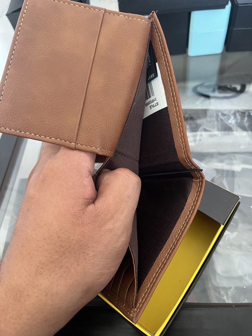 Dickies Wallet /Brown (Category: Wallets & Card Holders) located in Camalaniugan. Submitted by anarchymonopoly052128 (Listing ID 1467865489, Image 2). Description: .