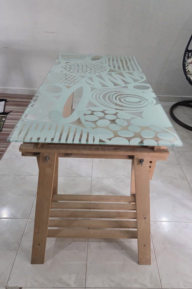 Dining Table (Category: Tables & Sets) located in Singapore. Submitted by quickshark-dd86 (Listing ID 1467929106, Image 2). Description: .