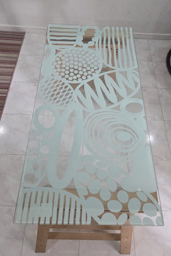 Dining Table (Category: Tables & Sets) located in Singapore. Submitted by quickshark-dd86 (Listing ID 1467929106, Image 3). Description: .