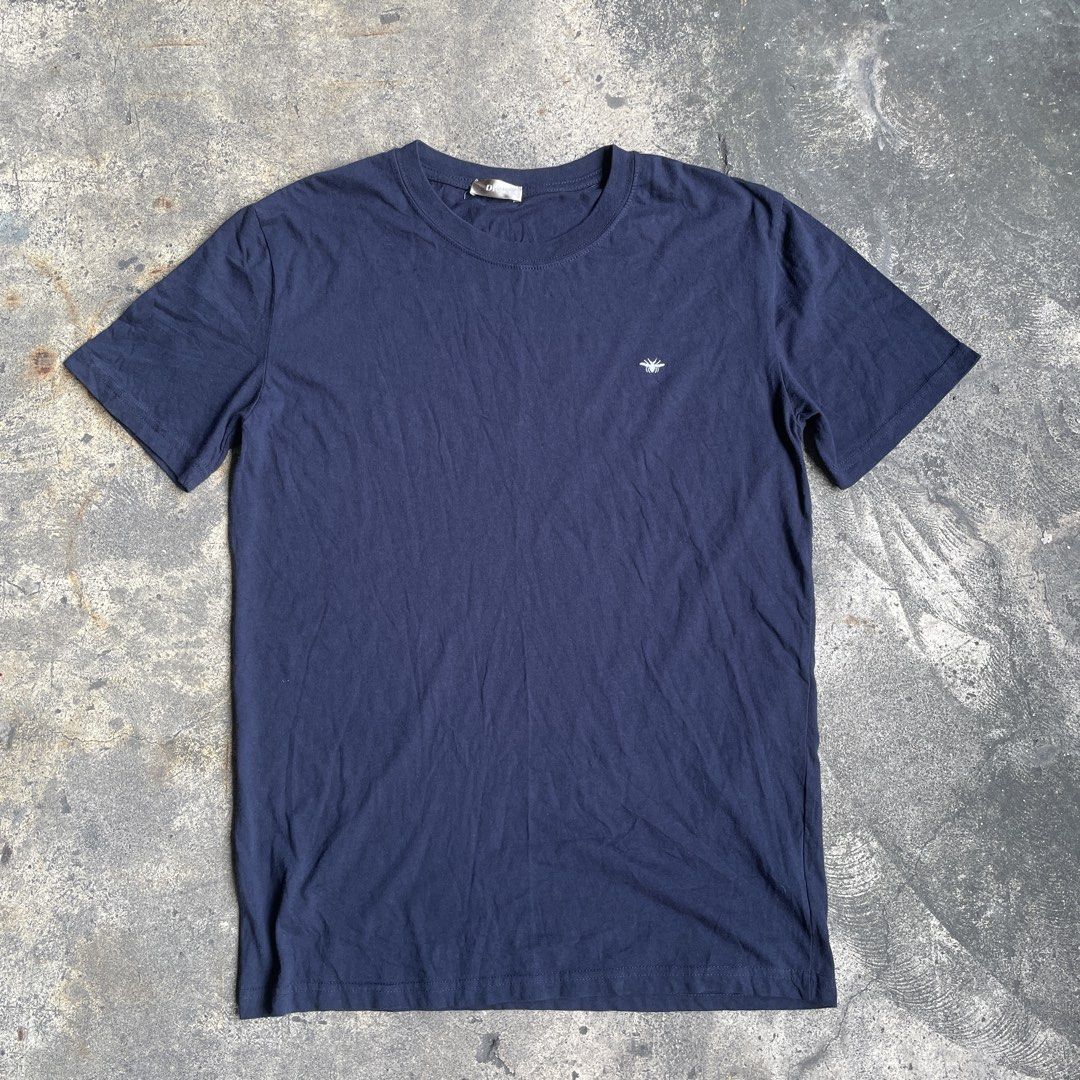 Dior Embroidered Bee Logo (Category: Tshirts & Polo Shirts ) located in Goa. Submitted by jackedstuff (Listing ID 1468004717, Image 1). Description: No issues XL 28.5 length 20.5 width.