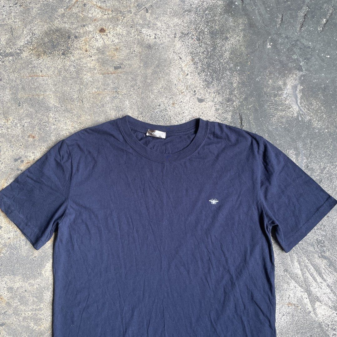 Dior Embroidered Bee Logo (Category: Tshirts & Polo Shirts ) located in Goa. Submitted by jackedstuff (Listing ID 1468004717, Image 2). Description: No issues XL 28.5 length 20.5 width.