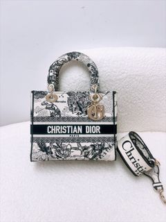 （分類：）位於 。 由 heras.luxury 提交（商品編號 1467987031，圖片 1）。簡介： 。