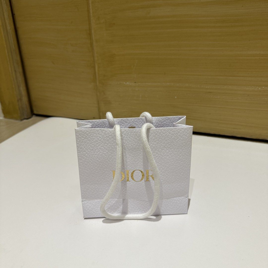 Dior mini paperbag cute classic (Category: Luxury Bags & Wallets) located in Quezon City. Submitted by timelessfinds (Listing ID 1468020266, Image 3). Description: .
