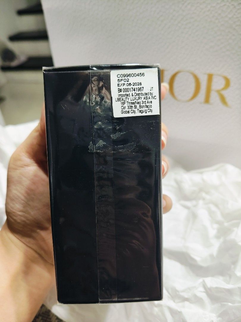 Dior Sauvage - 60ml (Category: Fragrance & Deodorants) located in Valenzuela. Submitted by NA_MI (Listing ID 1467995294, Image 2). Description: Guaranteed Authentic 💯 Original bottle RFS: Need cash.