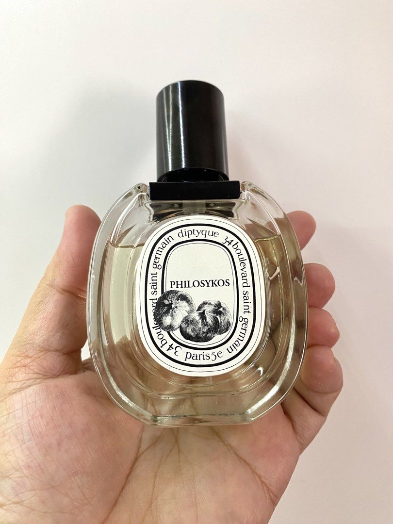 Diptyque Philosykos edt 50ml (Category: Fragrance & Deodorants) located in Mexico. Submitted by happymoby (Listing ID 1467878308, Image 3). Description: Bottle size 50ml Juice level 45ml Philosykos Eau de Toilette by Diptyque is a Aromatic Green fragrance for women and men. Philosykos Eau de Toilette was launched in 1996. The nose behind this fragrance is Olivia Giacobetti. Top note is Fig; middle note is Fig Leaf; base note is Fig Tree..