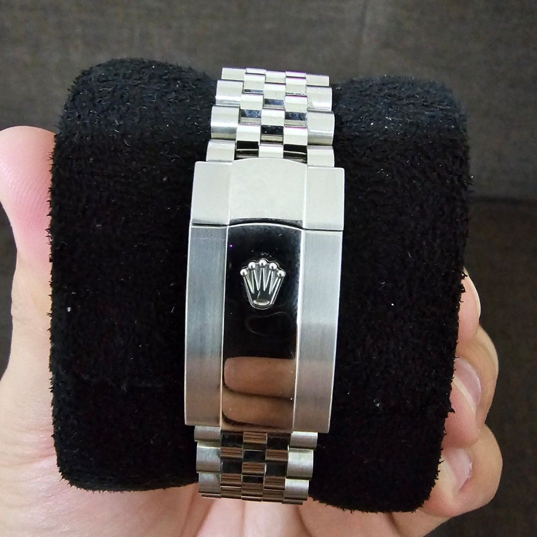 DJ41 Blue Dial (Category: Men's Watches) located in Las Pinas. Submitted by worldofprestige1208 (Listing ID 1467972733, Image 2). Description: V3F with ARF bracelet lightly used complete links watch only slightly nego rfs: hindi na nagagamit.