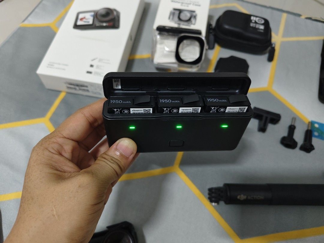 DJI Osmo Action 5 Pro Adventure Combo (Category: Cameras) located in Bacoor. Submitted by omonydal66540 (Listing ID 1467873899, Image 2). Description: DJI Osmo Action 5 Pro Adventure Combo set already with tempered glass. Includes camera, three 1950mAh batteries in charging case Telesin waterproof case extension rod handle grip charging cables protective frame and lens extra mounts Magnetic neck lace Everything packed in original boxes and mini c