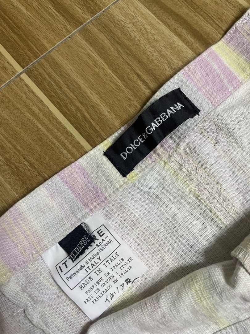 Dolce&Gabbana Skirt (Category: Luxury Apparel) located in Naga. Submitted by black-market00 (Listing ID 1468006634, Image 2). Description: Waist 32 Lenght 19 Repair Pinhole.