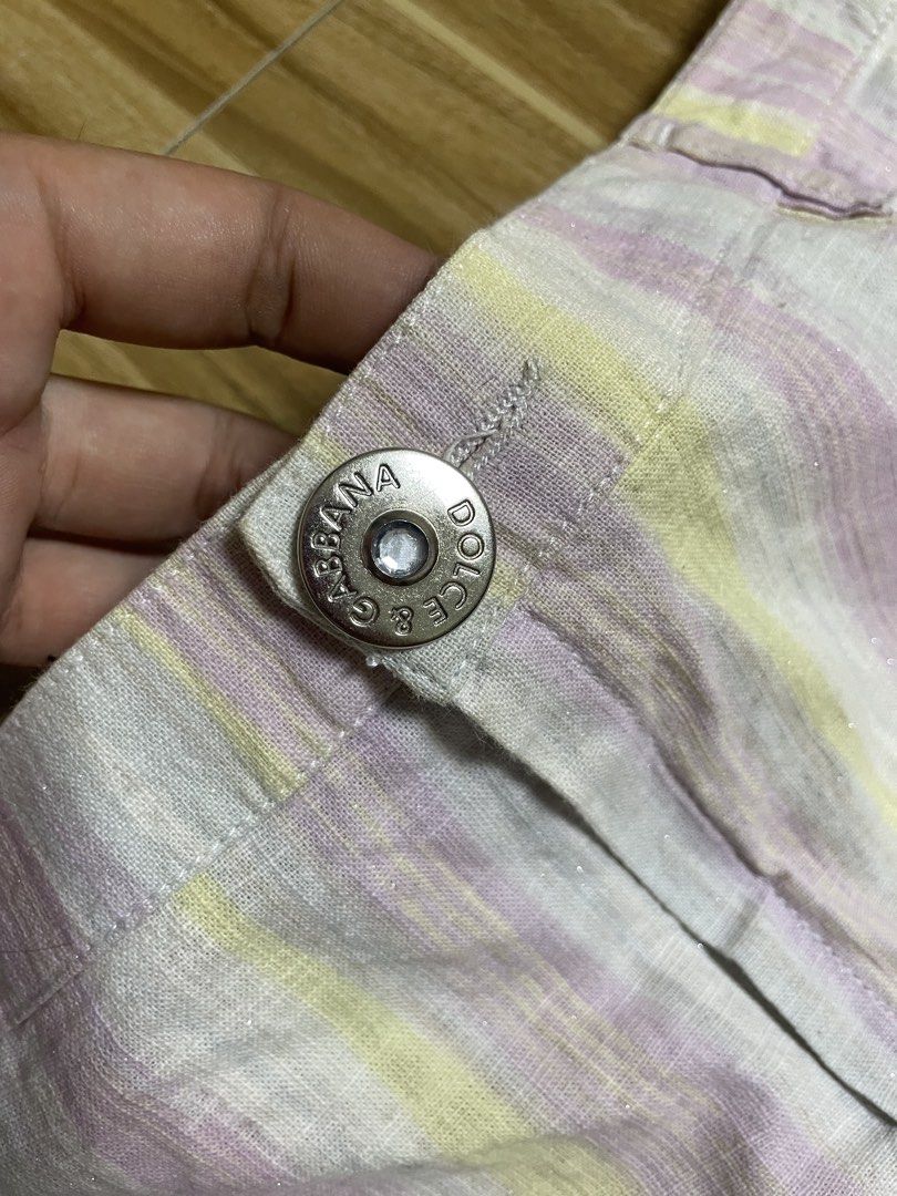 Dolce&Gabbana Skirt (Category: Luxury Apparel) located in Naga. Submitted by black-market00 (Listing ID 1468006634, Image 3). Description: Waist 32 Lenght 19 Repair Pinhole.