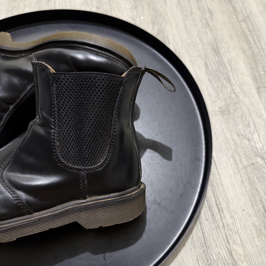 Dr Martens Chelsea Boots (Category: Boots) located in Manila. Submitted by wornagainstudios2 (Listing ID 1468030119, Image 3). Description: Fits 7 Womens.
