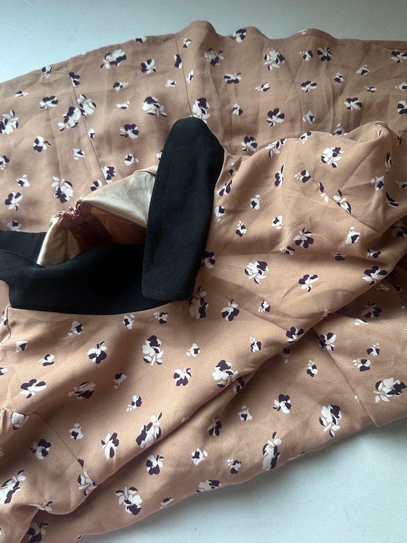 Dress (Category: Dresses) located in Baler. Submitted by swiftieversion13 (Listing ID 1467877236, Image 3). Description: Ayoko pa sana ilet go kasi ang cute lang at ang ganda ng tela nito lakas maka plan & prints, pero need na pakawalan huhu.