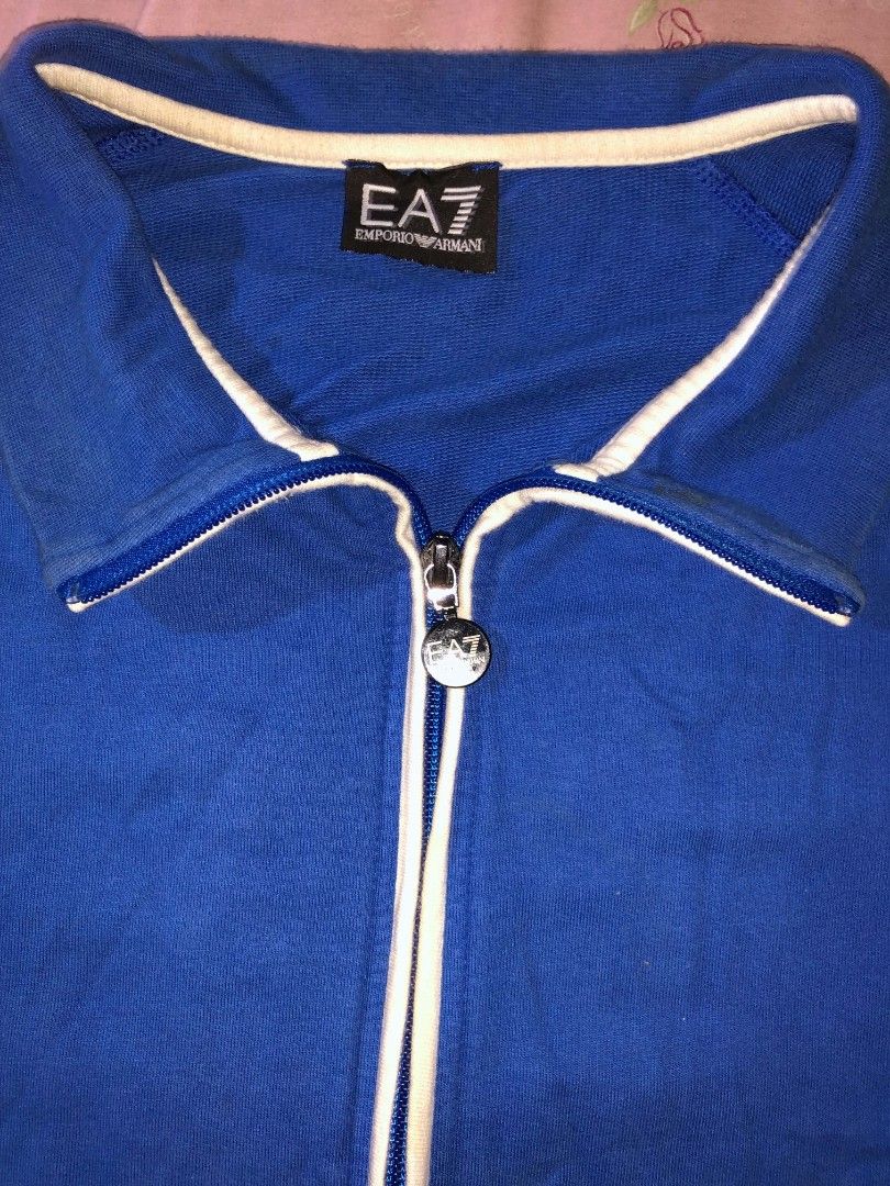 EA7 EMPORIO ARMANI (Category: Coats, Jackets and Outerwear) located in Abucay. Submitted by fnds_wr (Listing ID 1468014381, Image 2). Description: .