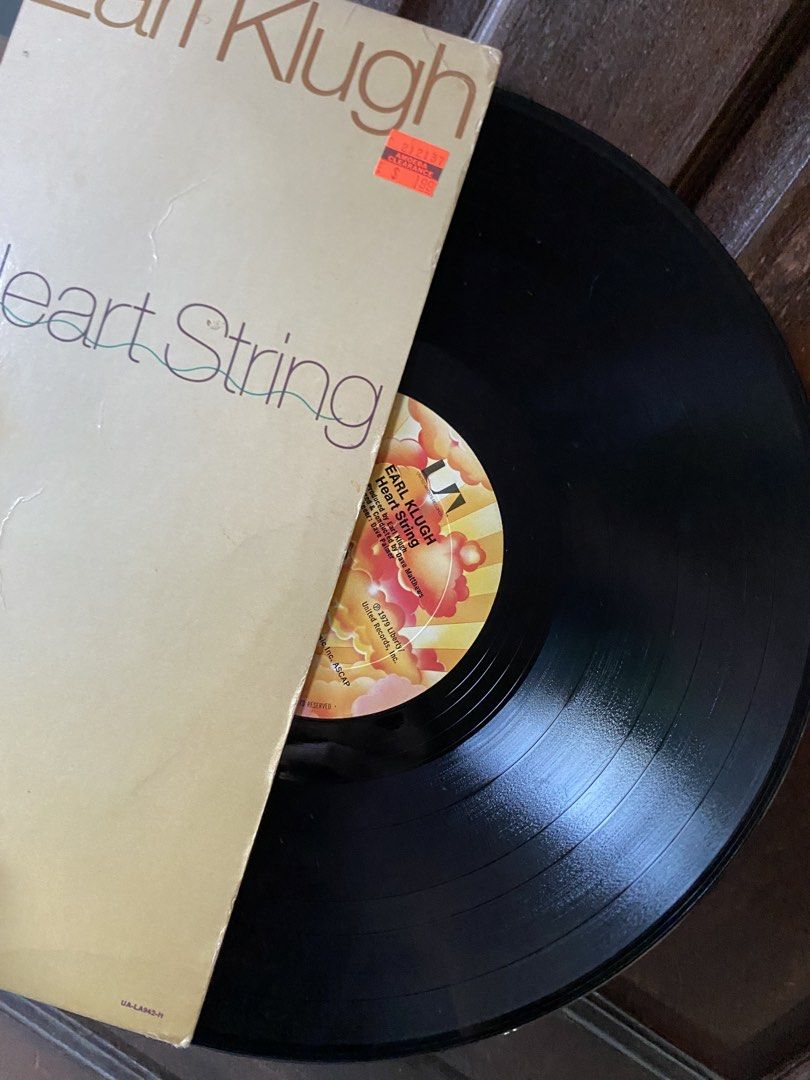 [BUNDLE] Heart String + Living Inside Your Love - Earl Klugh Vinyls (LP) (Category: Vinyls) located in Cainta. Submitted by stuff_4_sale_dump (Listing ID 1467932968, Image 3). Description: with protective outer and inner sleeves .