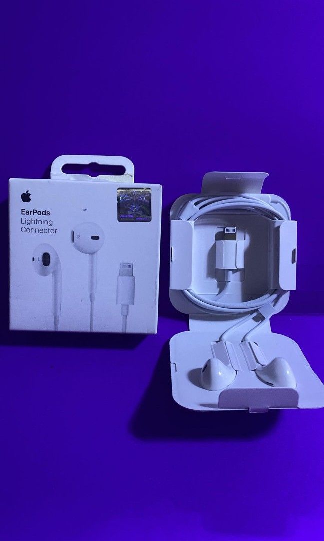 Earpods lightning connector earpods (Category: Headphones & Headsets) located in Manila. Submitted by pricious (Listing ID 1467909826, Image 1). Description: .