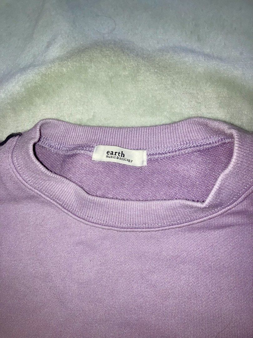 EARTH LAVENDER PULLOVER (Category: Coats, Jackets and Outerwear) located in San Pablo. Submitted by wbcollectionph (Listing ID 1468029397, Image 2). Description: EARTH LAVENDER PULLOVER | JACKET | BOMBER JACKET | SWEATER | OUTERWEAR Size: L (fits medium) W L pinhole (see pic for ref) Very good condition 10/10 Price: 999 Note: * Make reading a habit. * Please manage your expectations since the items are preloved/ thrifted * All items are washed be