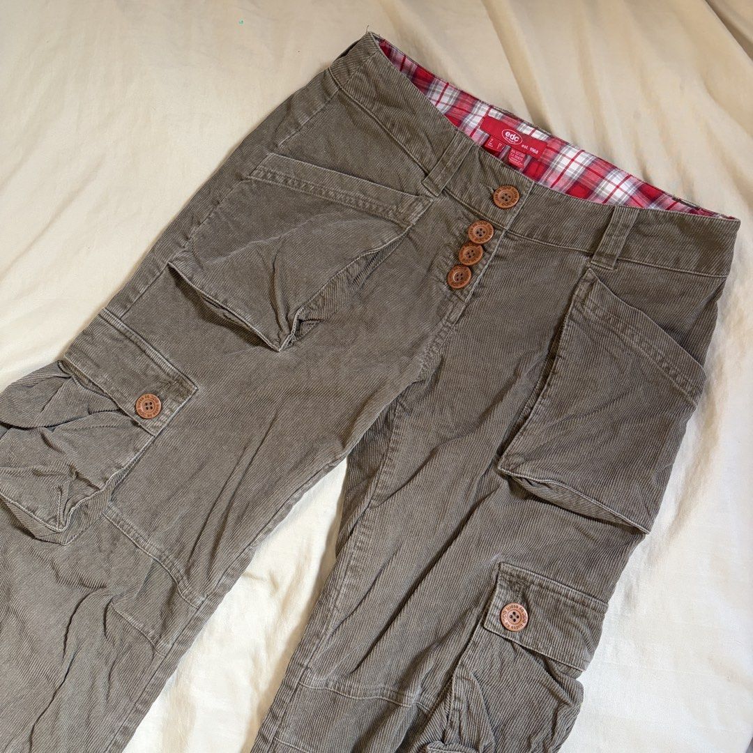edc by Esprit Corduroy Cargo Pants Brown Y2K (Category: Jeans) located in Mandaluyong City. Submitted by afterceej (Listing ID 1467913749, Image 1). Description: - Brand: edc by Esprit - Style: Vintage utilitarian brown corduroy cargo pants - Fit: Mid-rise with multiple leg utility pockets - Details: Branded wooden buttons with a button-up fly - Unique touches: Red plaid inner waistband lining and crossover back belt loop 📍 Mandaluyong 🚚 Shippi