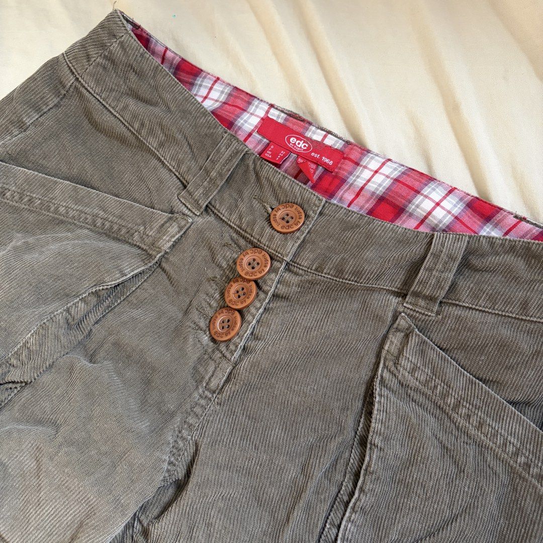 edc by Esprit Corduroy Cargo Pants Brown Y2K (Category: Jeans) located in Mandaluyong City. Submitted by afterceej (Listing ID 1467913749, Image 3). Description: - Brand: edc by Esprit - Style: Vintage utilitarian brown corduroy cargo pants - Fit: Mid-rise with multiple leg utility pockets - Details: Branded wooden buttons with a button-up fly - Unique touches: Red plaid inner waistband lining and crossover back belt loop 📍 Mandaluyong 🚚 Shippi