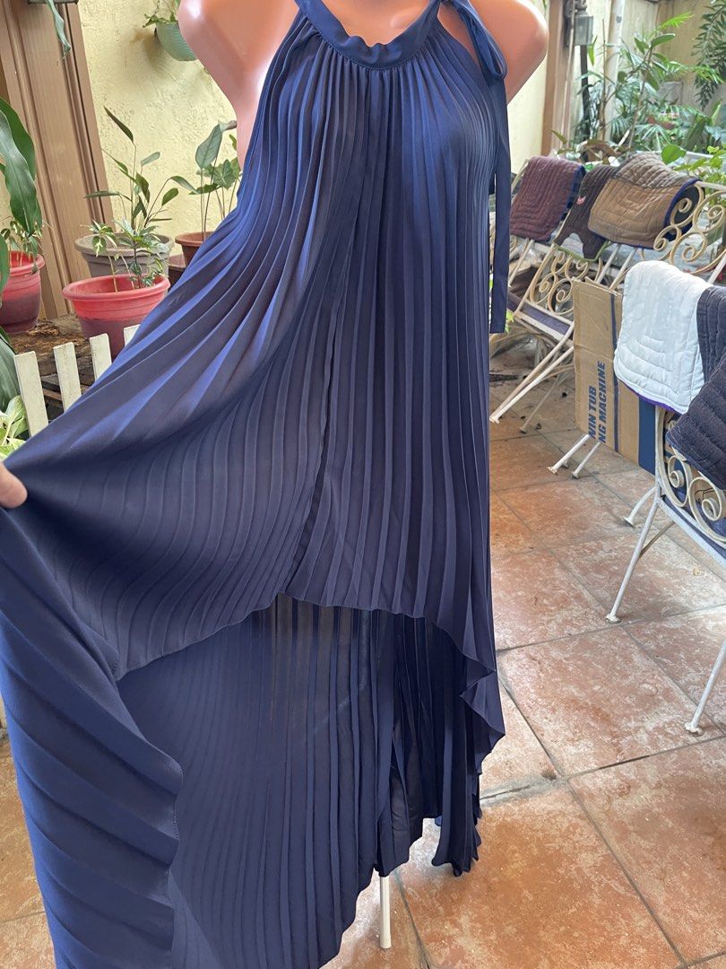 Electric pleated halter dress (Category: Dresses) located in Mandaluyong City. Submitted by coolmeybab (Listing ID 1467966917, Image 2). Description: Rajo Laurel unused (with tag) long dress Halter neckline Electric pleated .