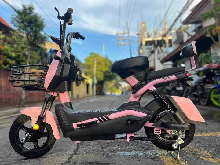 Electric Scooter E-Bike with Basket and Backrest (Category: Bicycles) located in Manila. Submitted by idealtoys (Listing ID 1467862759, Image 3). Description: - Electric scooter with functional front wire basket - Dual seating setup with padded rear passenger seat and backrest support - Integrated pedals included for hybrid manual riding - Stable center kickstand setup for easy parking - Handlebars wrapped in protective plastic - Available colorw