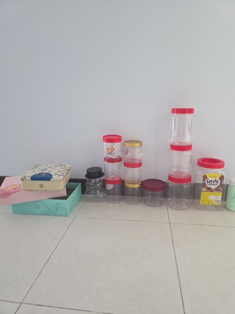 Empty containers (Category: Everything Else) located in Singapore. Submitted by cleverwind.4dc5c9 (Listing ID 1467870655, Image 2). Description: Empty tins and containers from CNY and mid-autumn festival. Washed and cleaned..