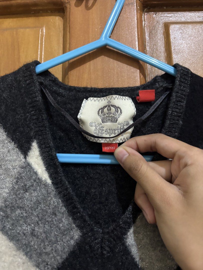 Esprit Kids Argyle V-Neck Long Sleeve Sweater (Category: Babies & Kids Fashion) located in Manila. Submitted by shopmik4scloset (Listing ID 1467857021, Image 2). Description: Hi 👋🏽 Yes, it’s available :) Authentic & No issues 📍: Sampaloc Manila 🚚: Lalamove or J&T 💵: Gcash or Bank Transfer No meet ups, cod or free sf ! .