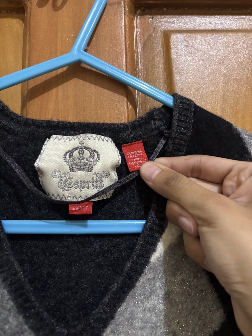 Esprit Kids Argyle V-Neck Long Sleeve Sweater (Category: Babies & Kids Fashion) located in Manila. Submitted by shopmik4scloset (Listing ID 1467857021, Image 3). Description: Hi 👋🏽 Yes, it’s available :) Authentic & No issues 📍: Sampaloc Manila 🚚: Lalamove or J&T 💵: Gcash or Bank Transfer No meet ups, cod or free sf ! .