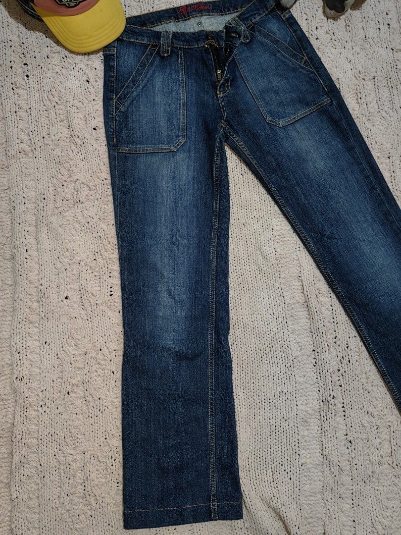 Esprit Jeans (Category: Jeans) located in Tuguegarao City. Submitted by ekko_bag2 (Listing ID 1467849710, Image 2). Description: In Excellent condition -utility style front patched pocket -embroidered front and back "Esprit" logo - contrast yellow stitching - No pinhole, No Flaw Dimension in inches L x W - check the last 2 pics Mode of payment - Gcash Payment first, No COD Shipping thru JNT (next day shipping) ***Please manage your expectations a