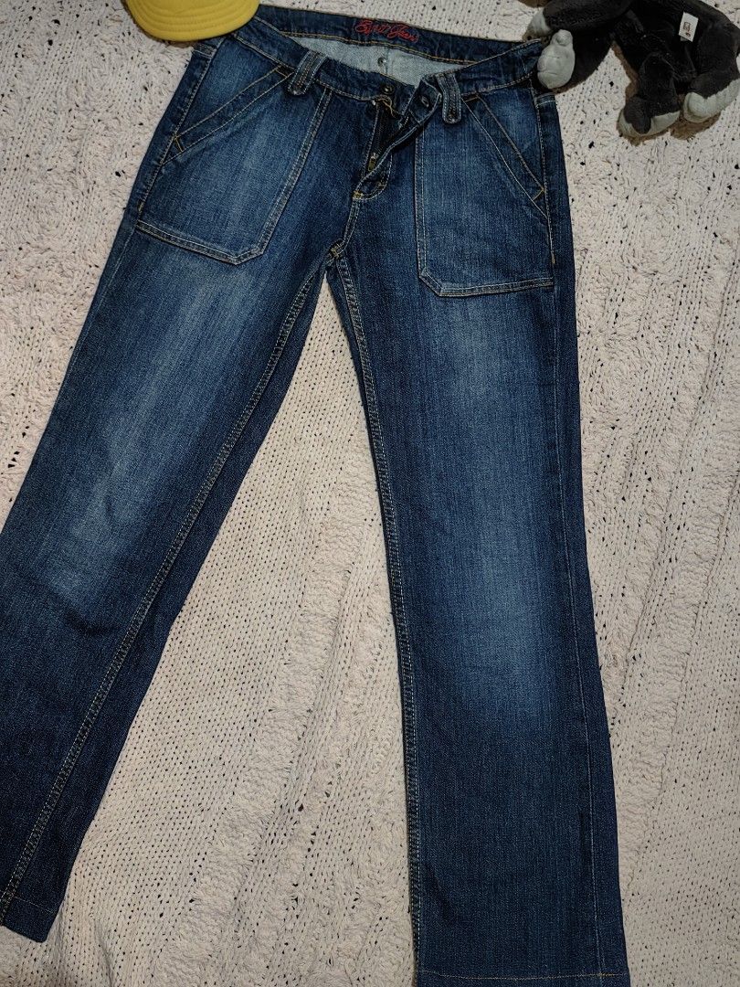 Esprit Jeans (Category: Jeans) located in Tuguegarao City. Submitted by ekko_bag2 (Listing ID 1467849710, Image 3). Description: In Excellent condition -utility style front patched pocket -embroidered front and back "Esprit" logo - contrast yellow stitching - No pinhole, No Flaw Dimension in inches L x W - check the last 2 pics Mode of payment - Gcash Payment first, No COD Shipping thru JNT (next day shipping) ***Please manage your expectations a