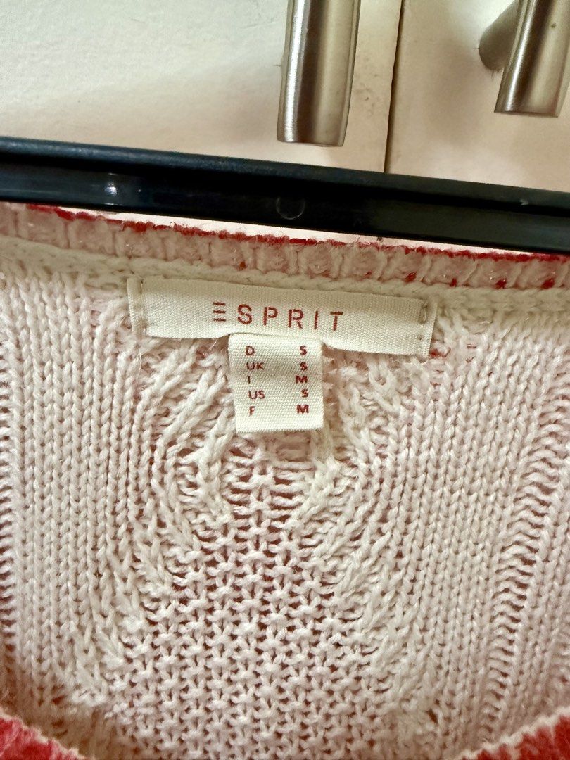 Esprit Long Sleeve Top (Category: Longsleeves) located in Cebu City. Submitted by daisyblooms_blue (Listing ID 1467866486, Image 2). Description: Decluttering from my closet, has a tear at the back (Can be sewn still) Mode of Payment: - Gcash - Cash (For buyers within Cebu City) - Metrobank (Bank Transfer) For Buyers Within Cebu: - Maxim - Angkas Padala Can do Shipping via: (For Buyers Outside Cebu) - J&T Express Location: - Cebu City.