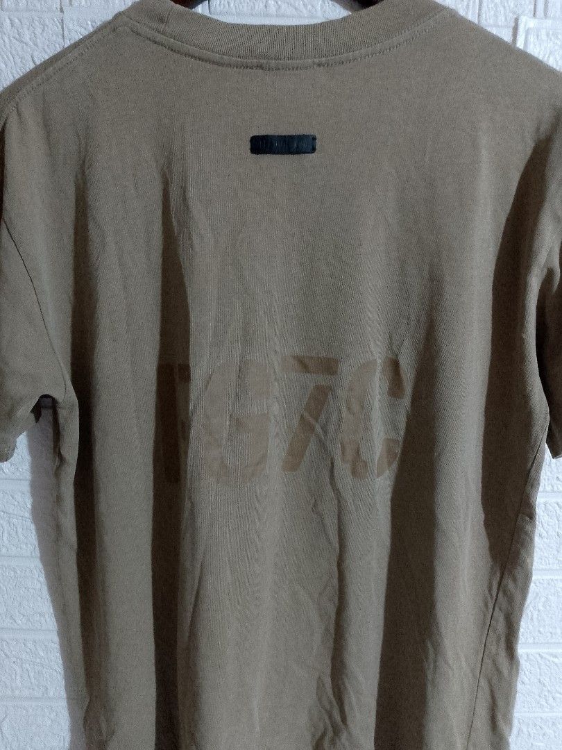 ESSENTIAL FOG SHIRT (Category: Tshirts & Polo Shirts ) located in Tabaco. Submitted by zerothreethrift (Listing ID 1467930444, Image 3). Description: ESSENTIAL FOG SHIRT SIZE SMALL TO MEDIUM EXCELLENT PM IF INTERESTED ALBAY LOCATION.