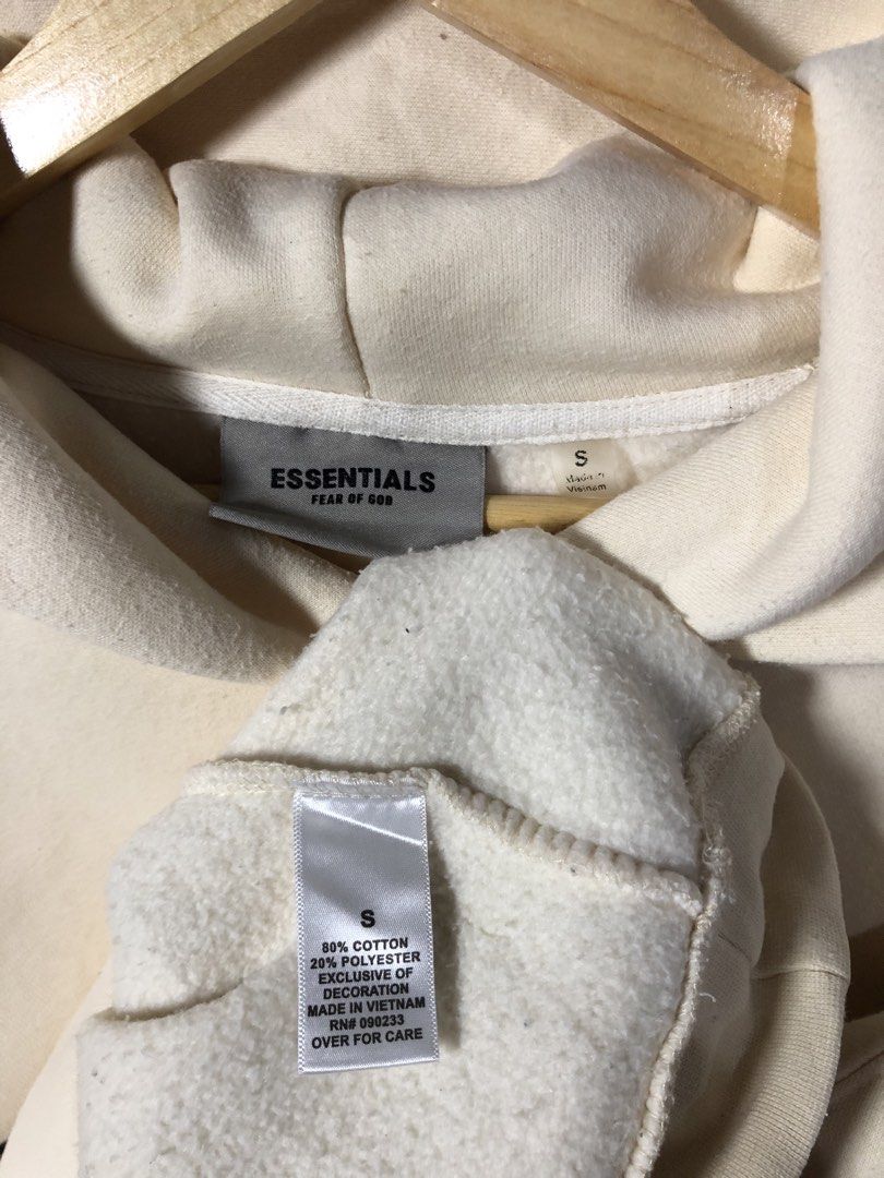 Essentials (Category: Hoodies) located in Plaridel. Submitted by eco_chic_finds (Listing ID 1467877183, Image 3). Description: Essentials Size: Small Width: 25 Length: 27 Excellent Condition 9.8/10 Colorrate Issue: minimal crack on print check last 2 picture Already washed .