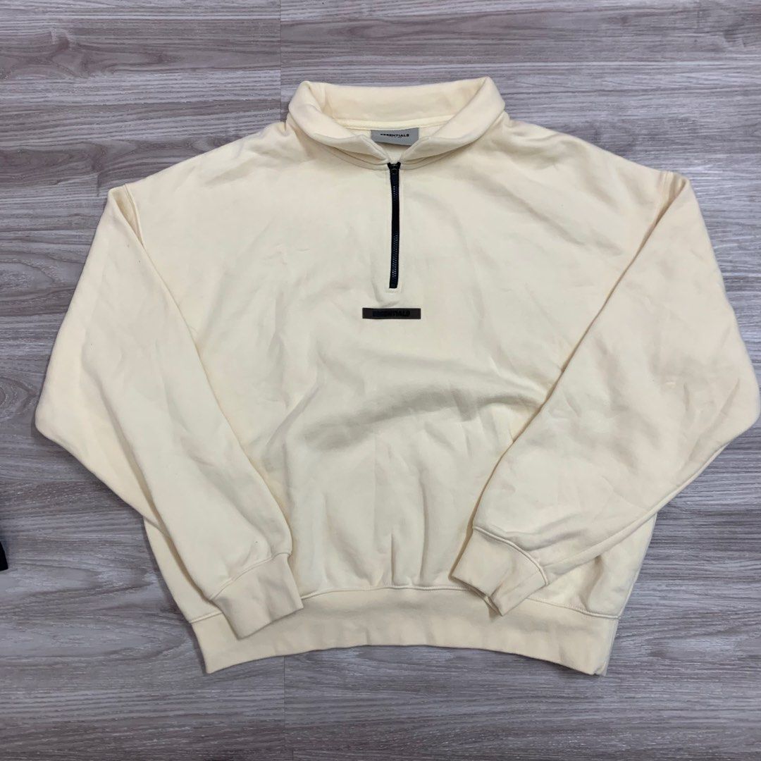 Essentials Qzip (Category: Hoodies) located in Cavite. Submitted by yobubsss (Listing ID 1468050595, Image 2). Description: Size small loose boxy 25w 25L Good condition No issue.