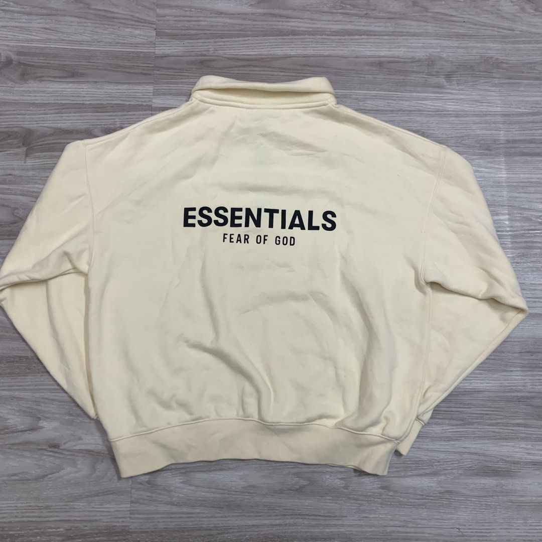 Essentials Qzip (Category: Hoodies) located in Cavite. Submitted by yobubsss (Listing ID 1468050595, Image 1). Description: Size small loose boxy 25w 25L Good condition No issue.