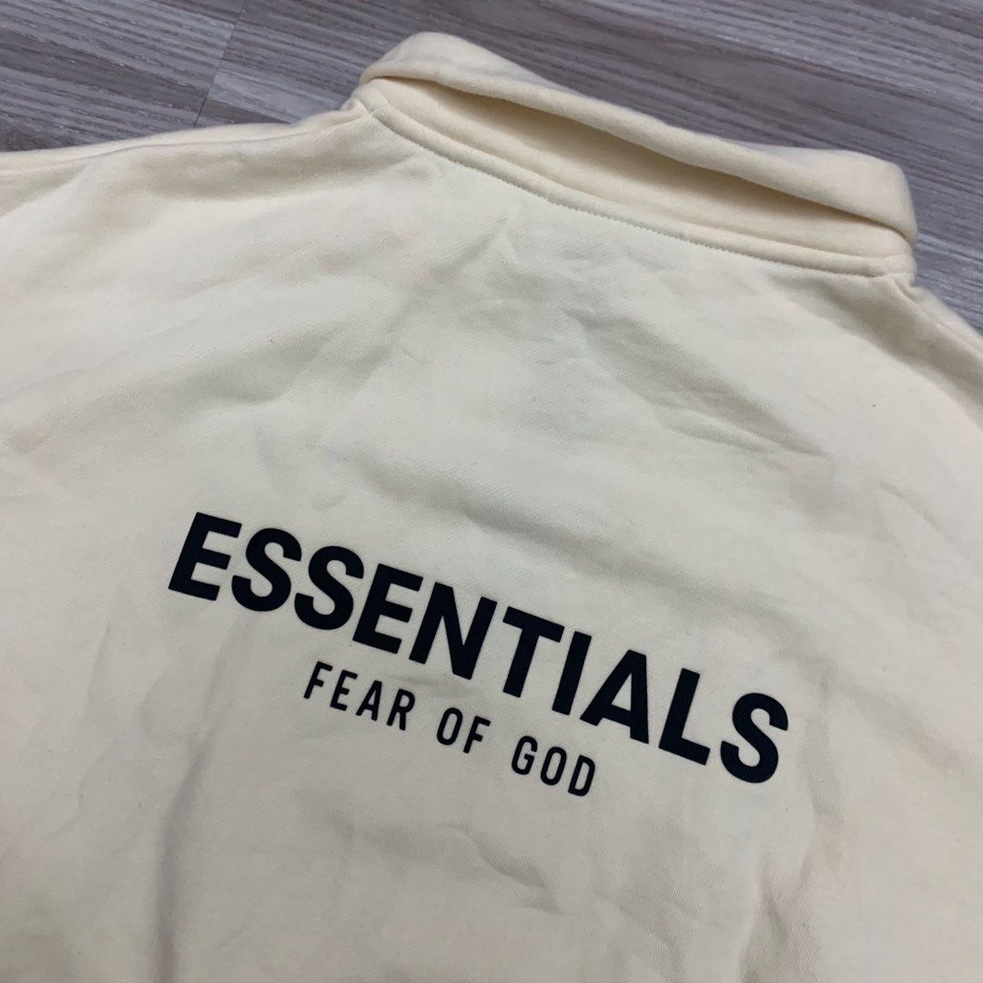 Essentials Qzip (Category: Hoodies) located in Cavite. Submitted by yobubsss (Listing ID 1468050595, Image 3). Description: Size small loose boxy 25w 25L Good condition No issue.