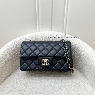 (Category: ) located in . Submitted by brands_lover (Listing ID 1467861904, Image 1). Description: .