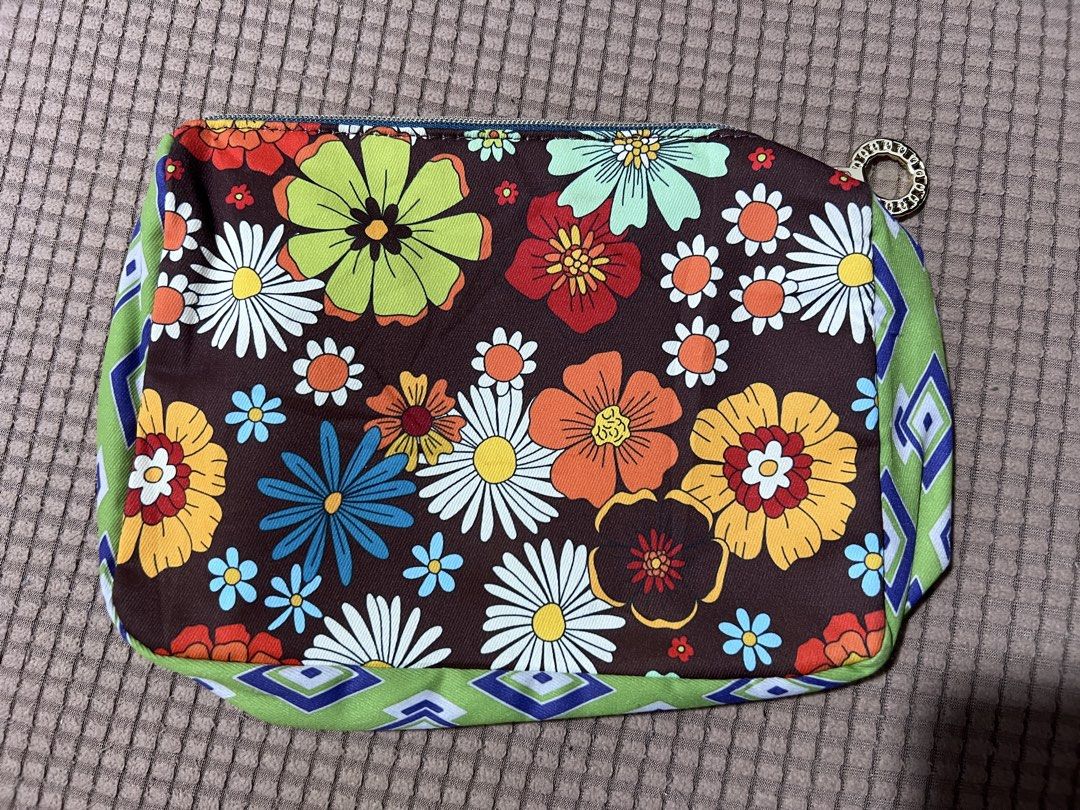 Estee Lauder Pouch (Category: Purses & Pouches) located in Bacoor. Submitted by momofkas1 (Listing ID 1467841439, Image 1). Description: .