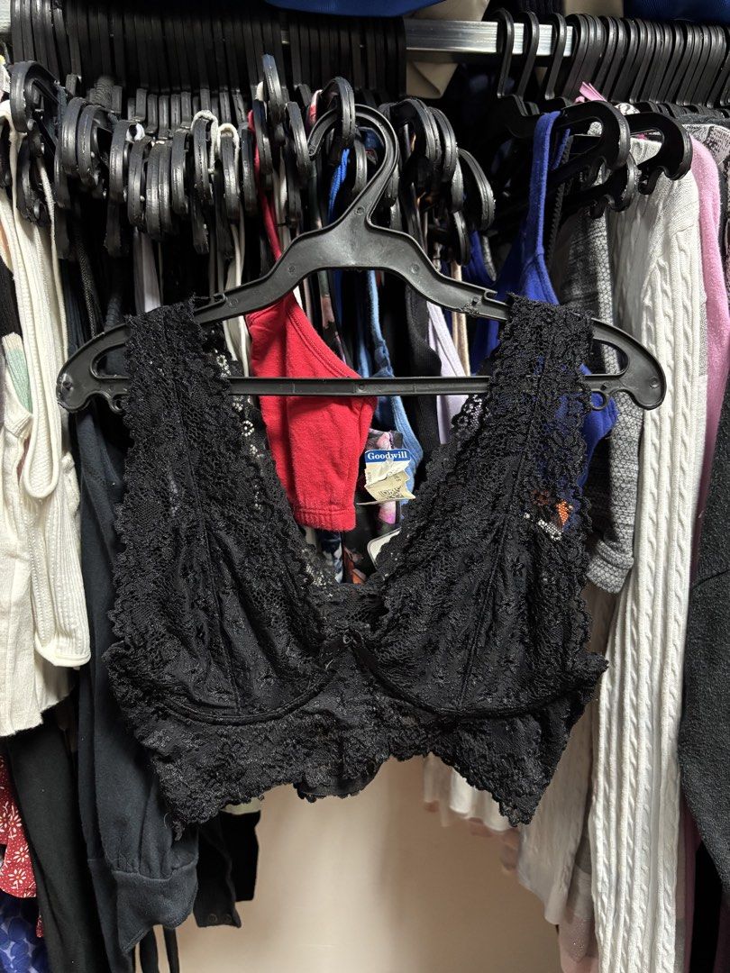 EUROSTAR sleeveless (Category: Sleeveless) located in Pila. Submitted by isabelasthriftclothes (Listing ID 1467956239, Image 1). Description: .