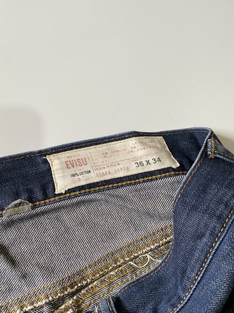 Evisu Blue Robot Daicock Japanese Denim Jeans (Category: Jeans) located in Manila. Submitted by finofindthisart (Listing ID 1467952907, Image 3). Description: Length 37 Width 36 Hem 8 Measured it by inches P750 Issue: N/A This is a pre-loved/thrifted items and may show minor signs of issue due to its vintage nature. Kindly manage expectations. No refunds or exchanges will be accepted. 📍Pasay City DM for inquiries..